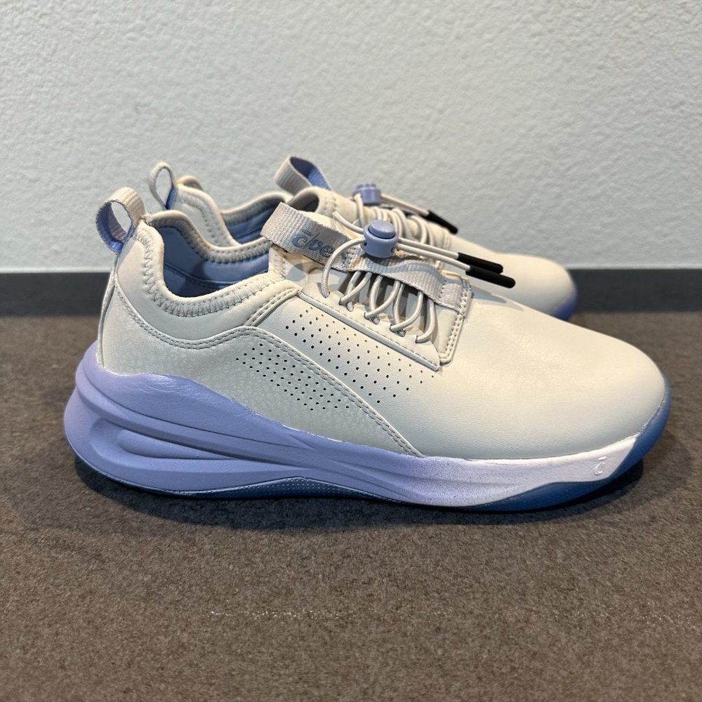 NWOB Clove Shoes Nonslip, Water Resitant. Perfect for Nurses or kids! - Picture 1 of 9